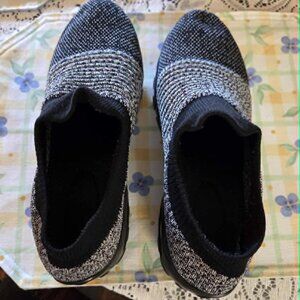 STQ AWAKE Womens Walking shoes Size 8.5 Gray Black Brand 1839